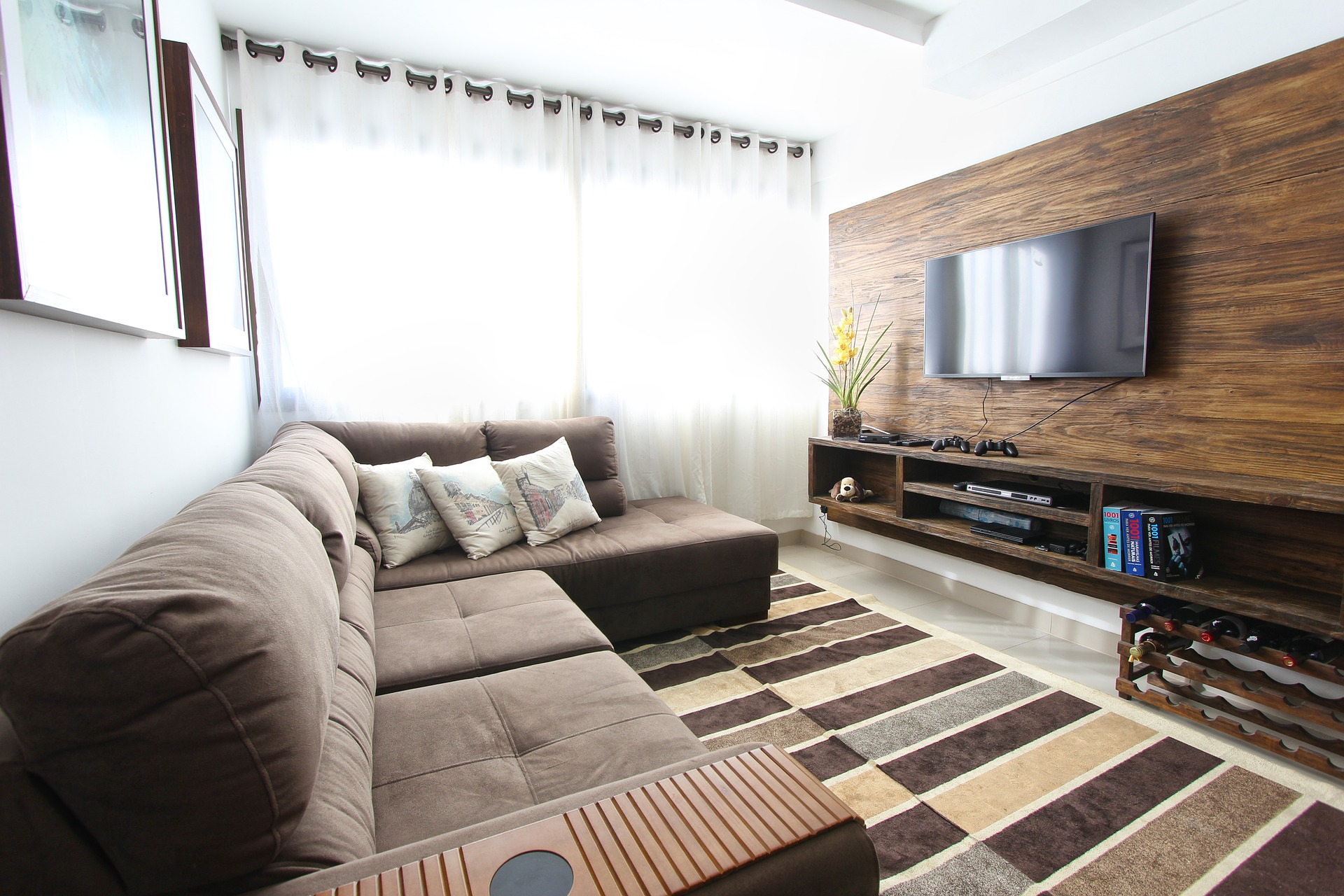 Interior Designer Trick to Make Your Windows Look Bigger