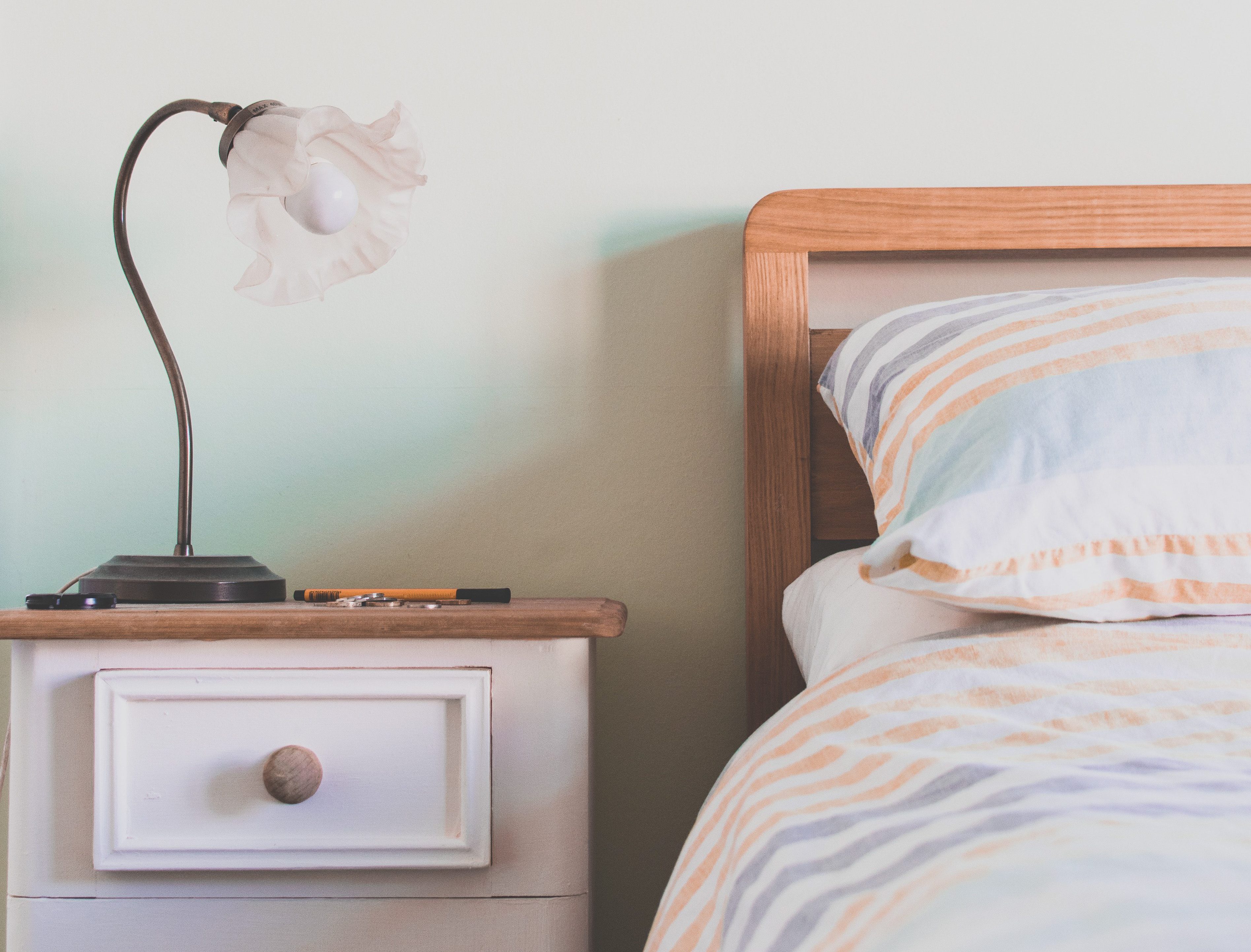 5 DIY Projects to Revamp Your Bedroom