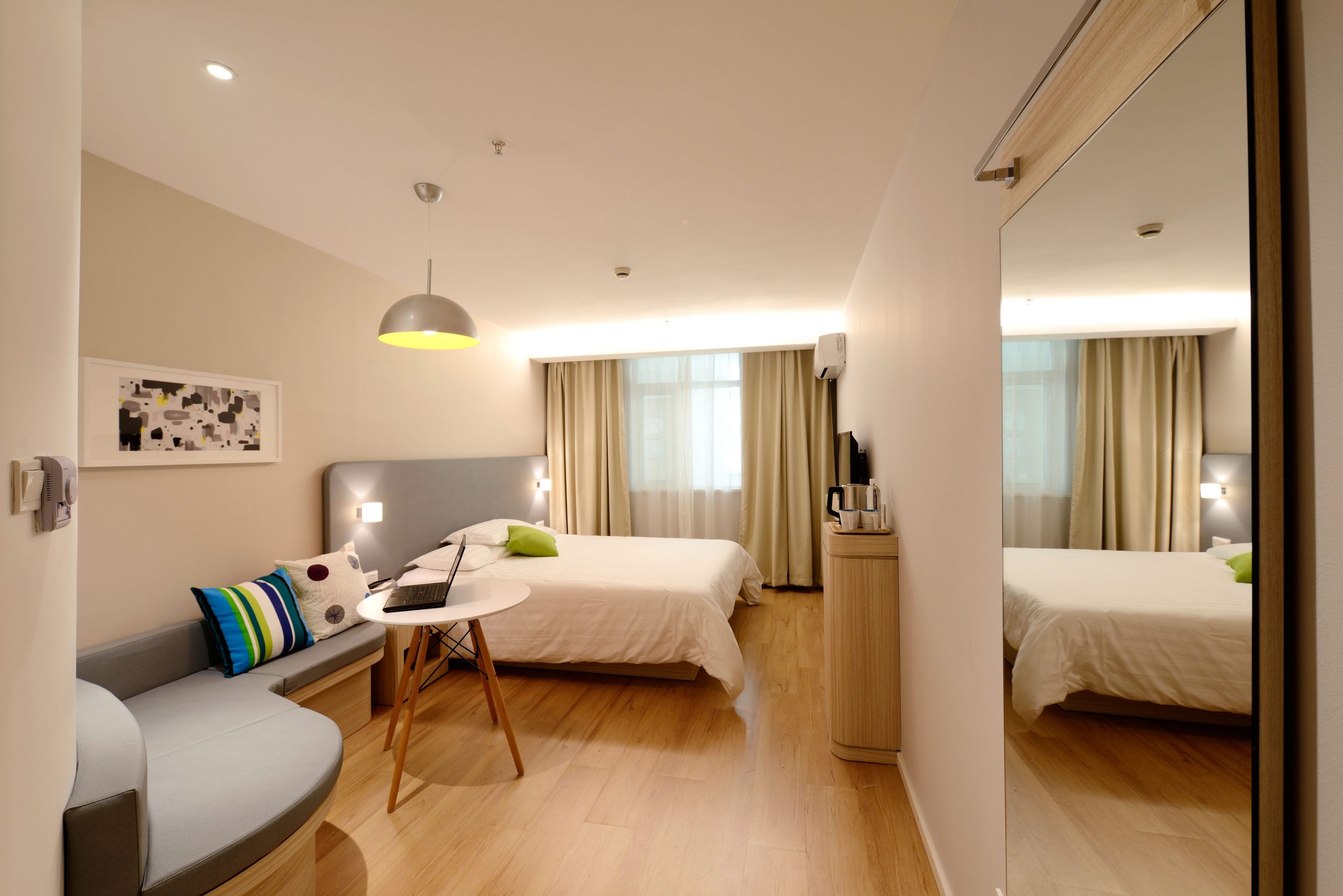 Best Bedroom Makeover Tips for a Charming Look within a Small Budget